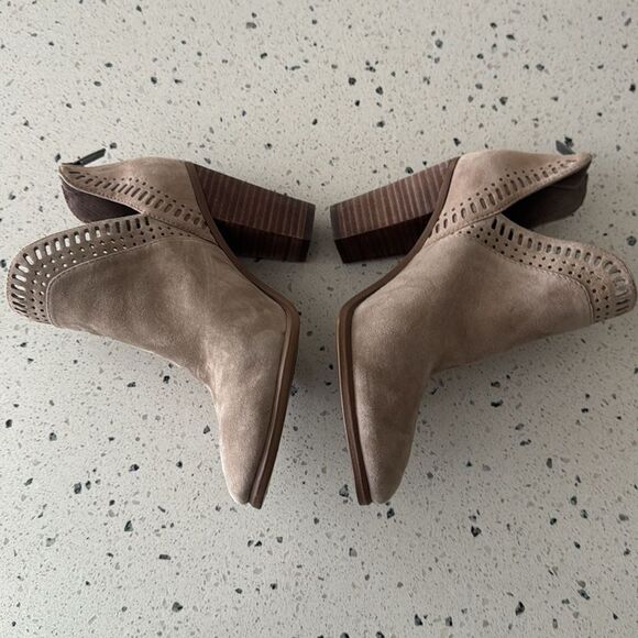 Vince Camuto Fileana French Taupe Suede Leather Split Shaft Ankle Booties Size 6 - Picture 5 of 11